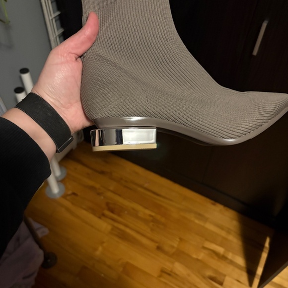 Pashion Footwear Flare Block Heel Kit 1.5 Silver Metallic - Size 9-11 - Picture 3 of 6